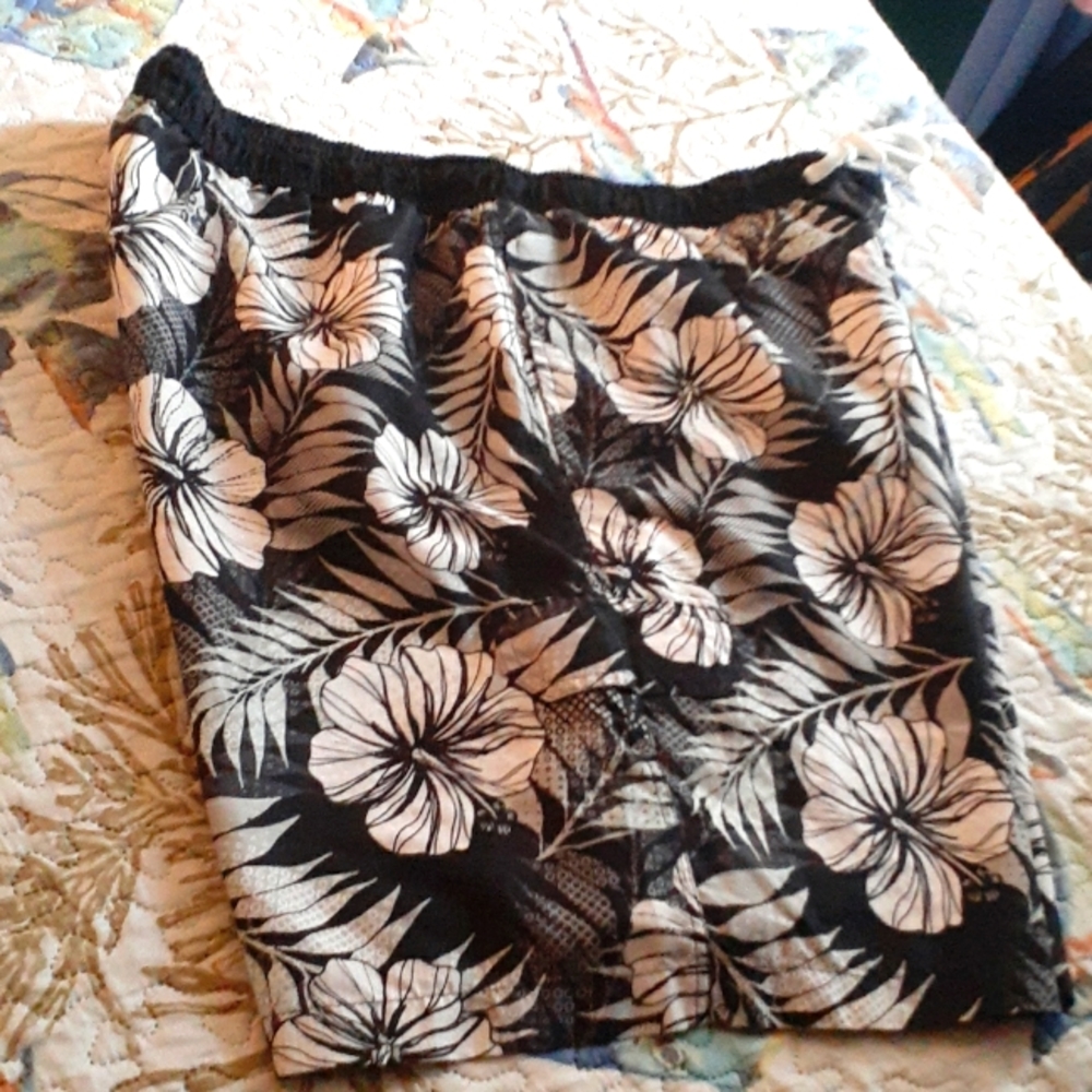 Hawaiian Authentics swim trunk 2X floral pattern gray black pockets great look